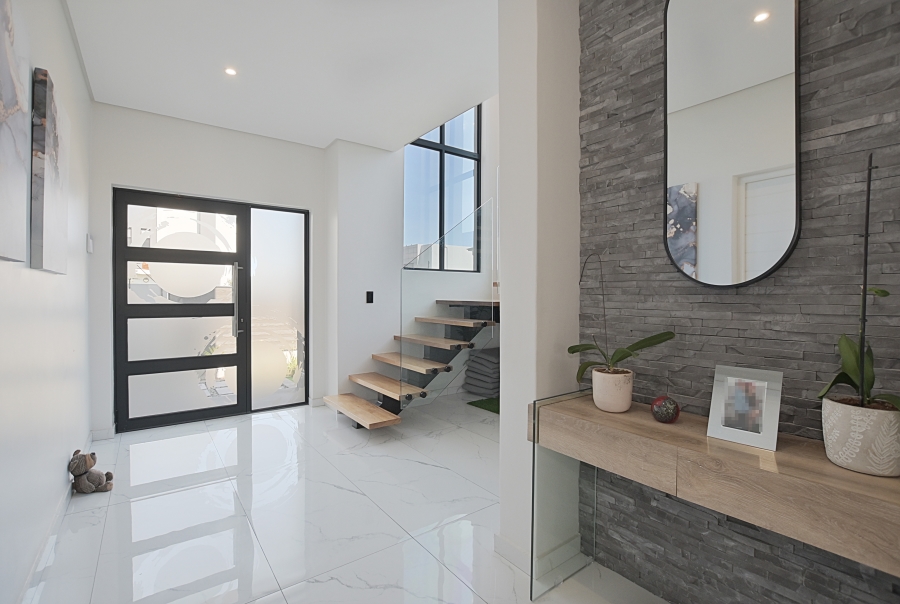 5 Bedroom Property for Sale in Sandown Western Cape